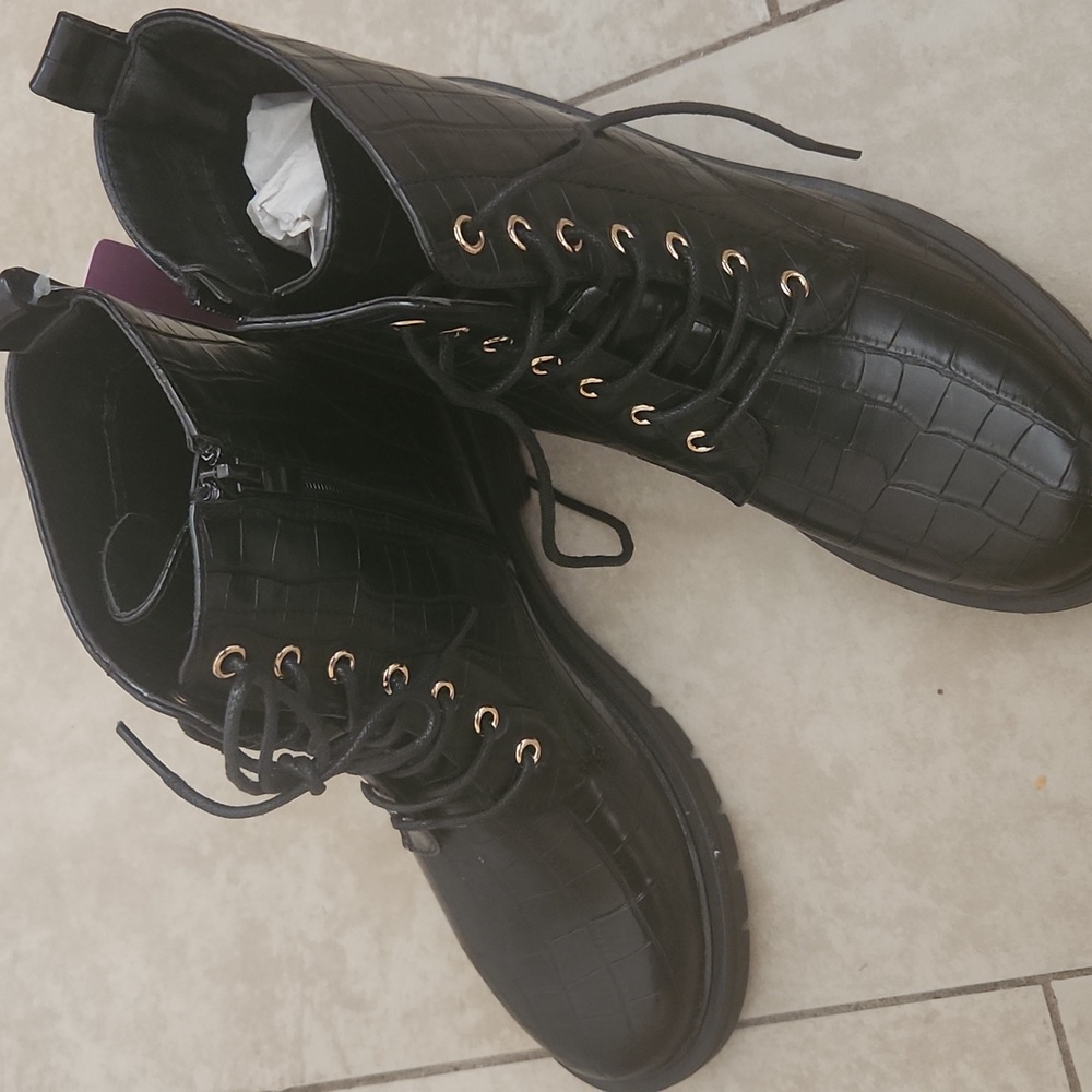 Size 7 black boots